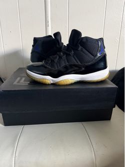 Air Jordan 11 “space jam”
