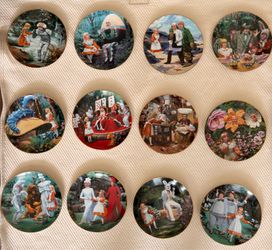 Knowles Alice in Wonderland Collection Porcelain Collector Plates Vintage Set