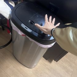 electronic auto trash can