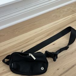 New Lululemon Everywhere Belt Bag