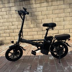 Folding electric bicycle
