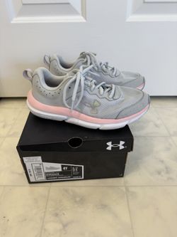 Under Armour Assert 10, Youth size 4 running shoe- in like new condition!