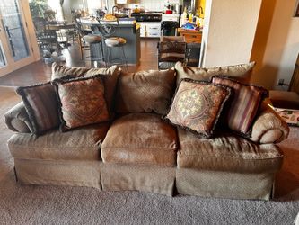 Thomas Ville Couch