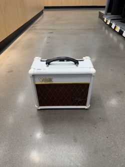 VOX Guitar Amplifier White Limited Edition