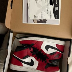 NIKE JORDAN 1 MID CHICAGO