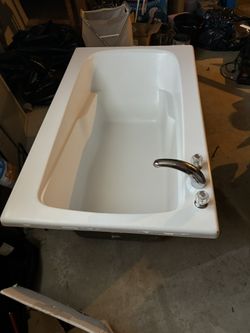 Fiberglass Jacuzzi Tub 