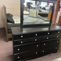 SPECIAL] Mirlotown Almost Black Dresser