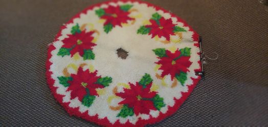 VINTAGE XMAS TREE SKIRT
