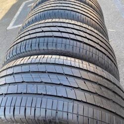 255 40 20 Goodyear Tires with 80% of useful life all 4 Seth de Llantas Con 80% de vida las 4