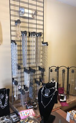 Retail store displays and jewelry