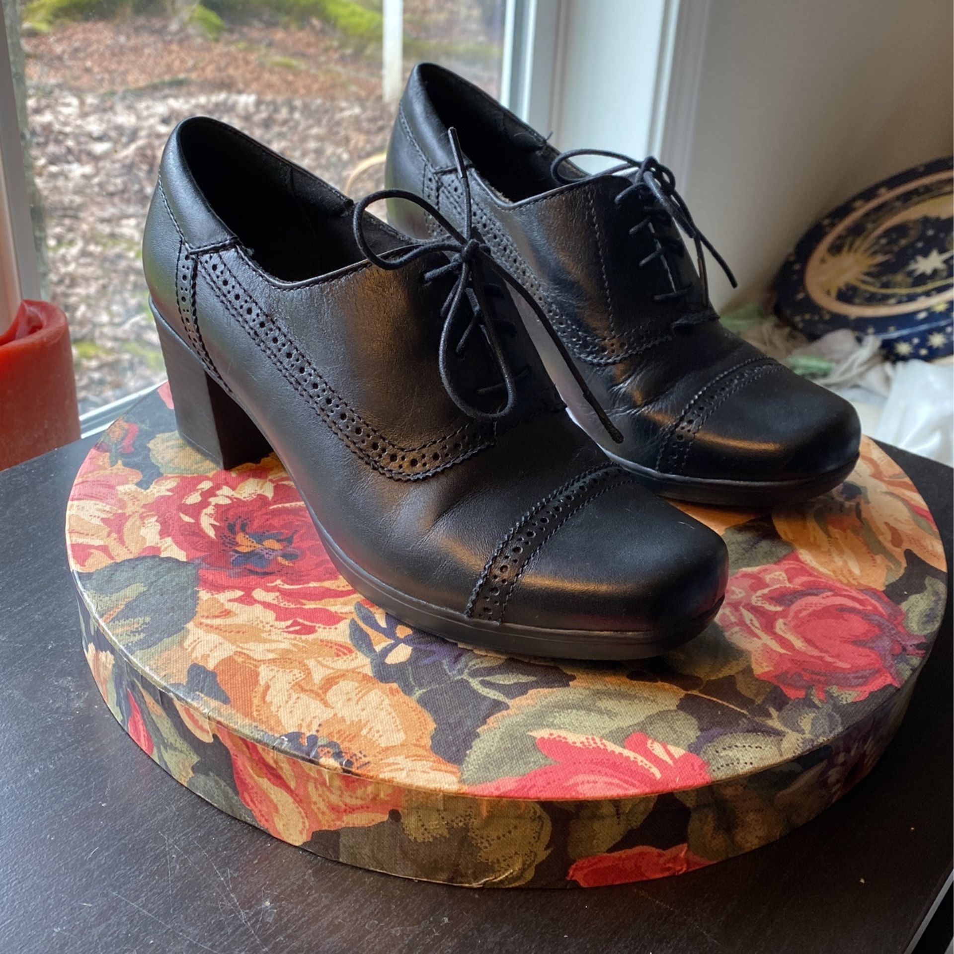 Clark’s Womens Black Leather Heels Sz 7