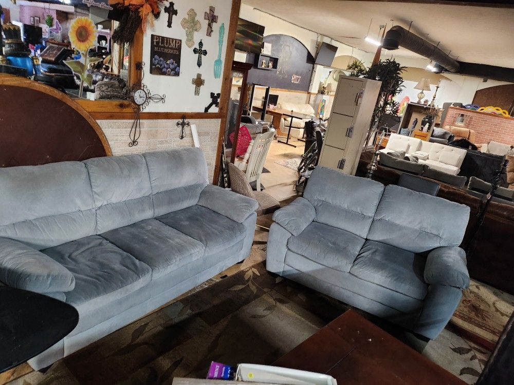 Next hour a big sale 1320 eastcentral 4 sectionals 3 futons couches for Sale in Wichita, KS