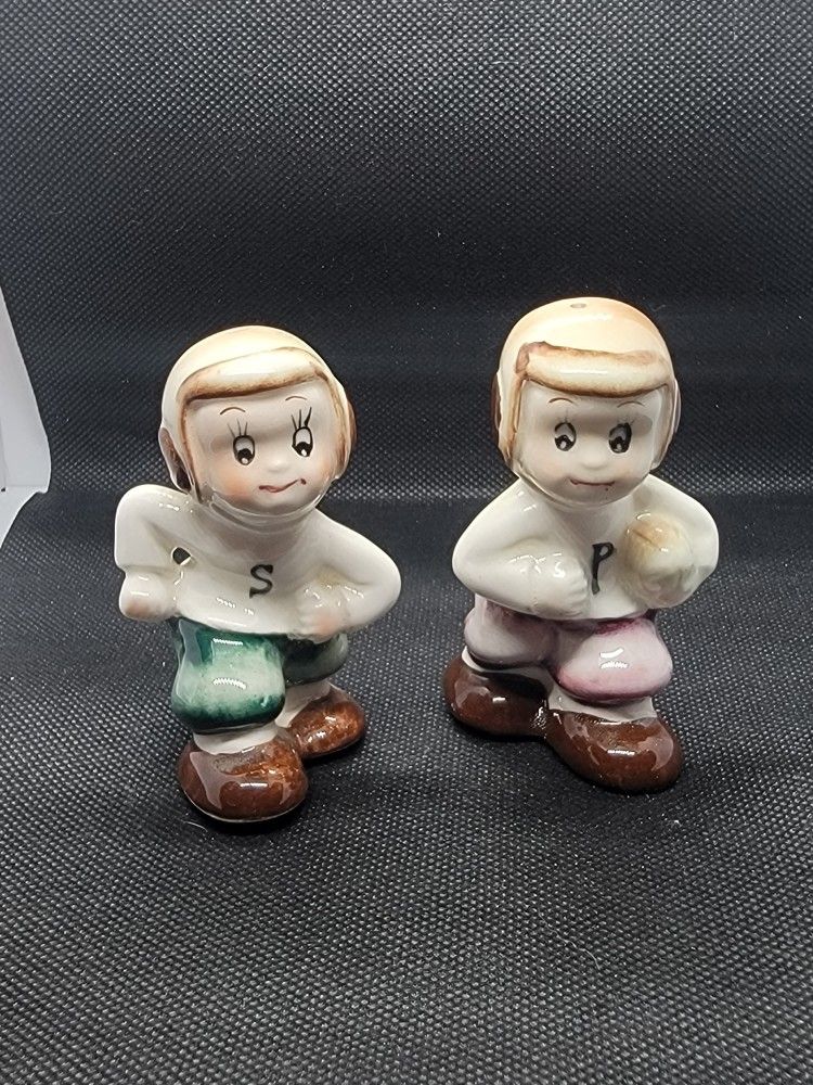 Vintage 1950's FOOTBALL KIDS Ceramic Salt & Pepper Shakers - Japan