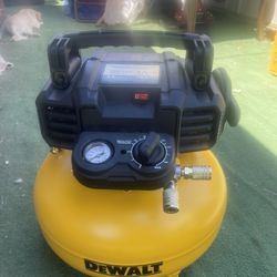DEWALT 6 Gal. 165 PSI Heavy Duty Electric Pancake Air