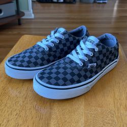 NEW VANS SHOES SIZE 4Y or 5.5 Women 