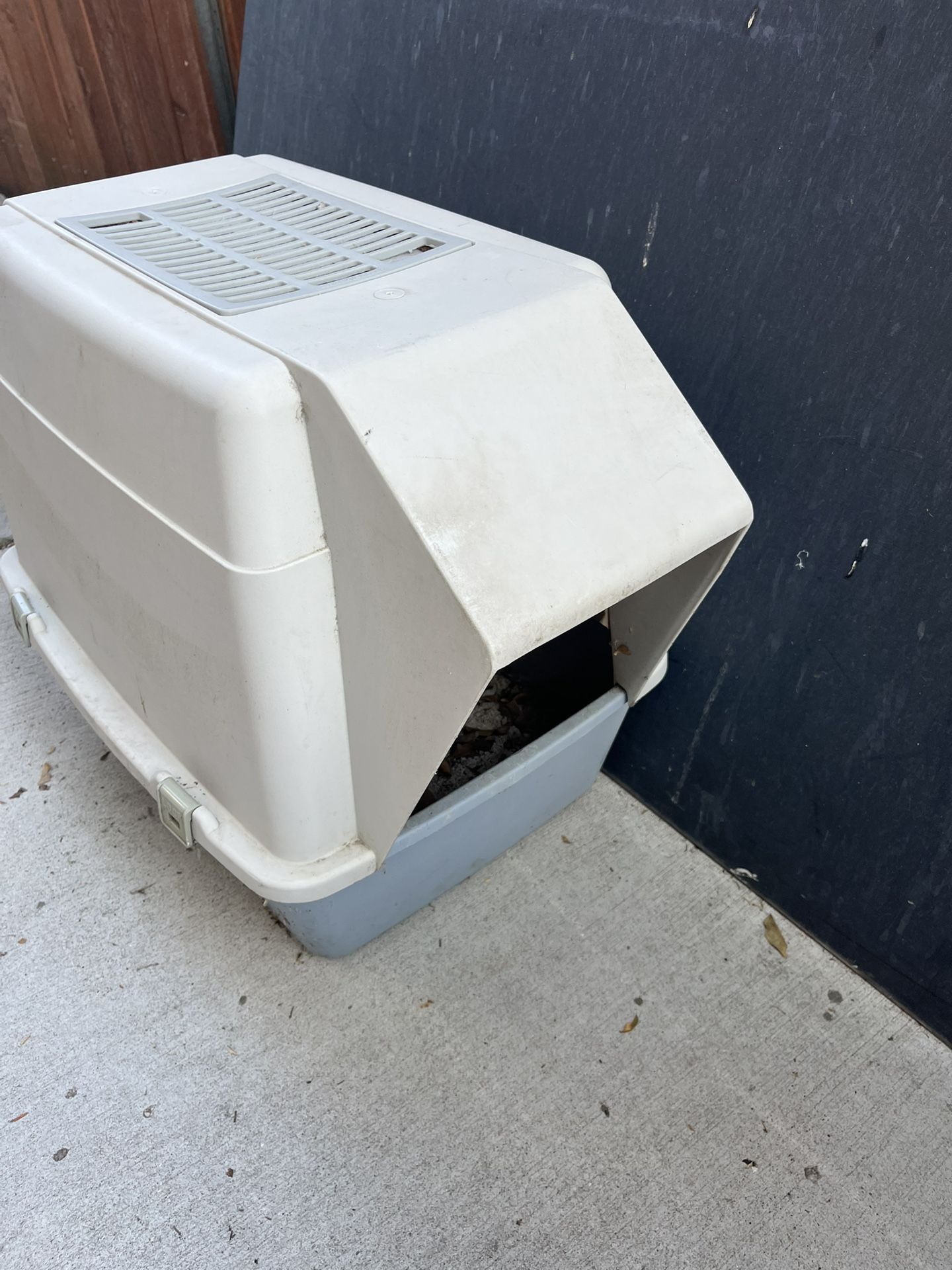 Covered cat litter box
