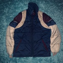 Weather Watcher Vintage - 2 in 1 Puffer Jacket  W/Hoodie Size 18 S/M   Measurements >  Pit to pit: 20in Length: 24in  #VintagePuffer #PufferJacket #Ve