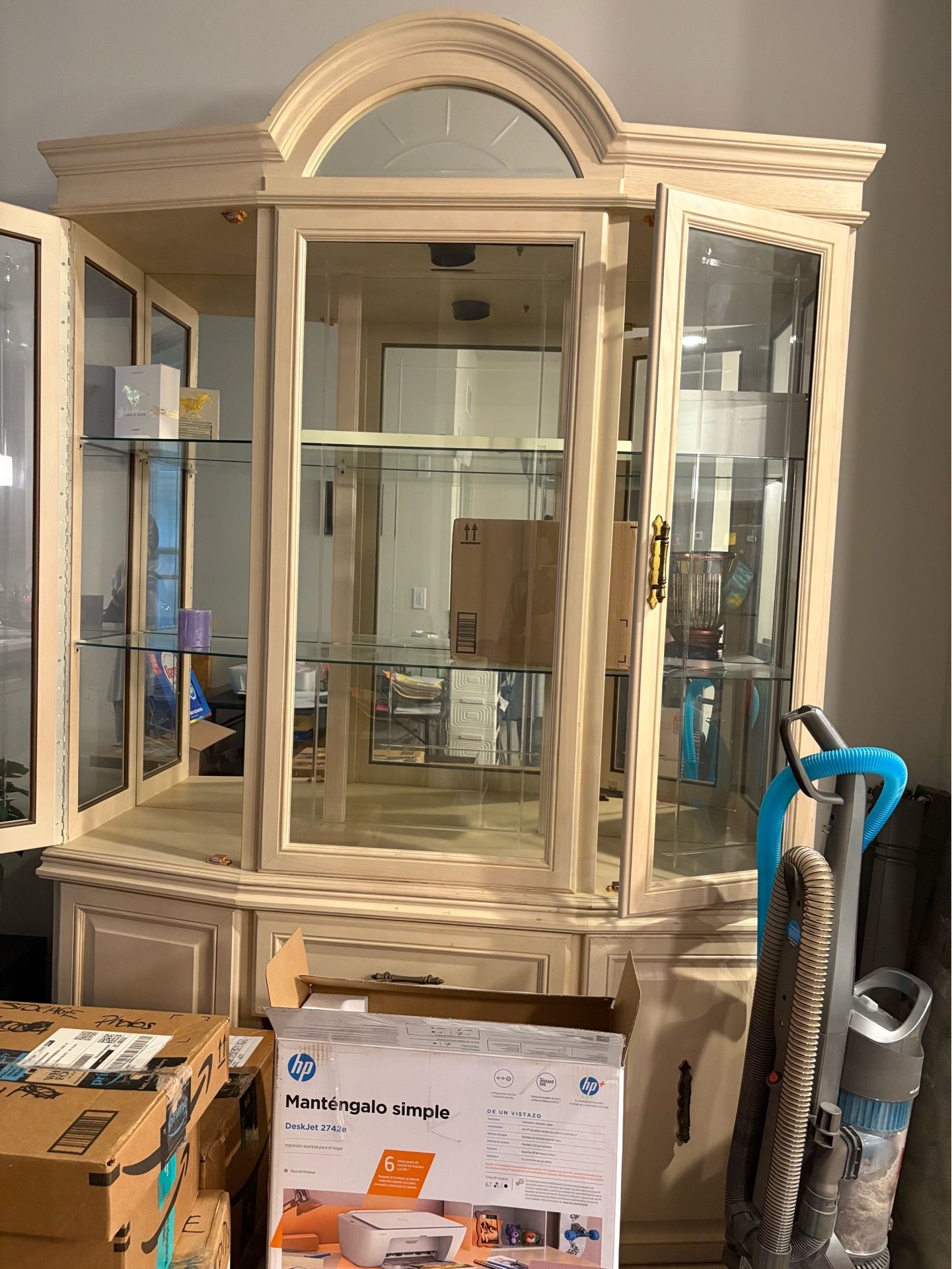 Curio Cabinet to go