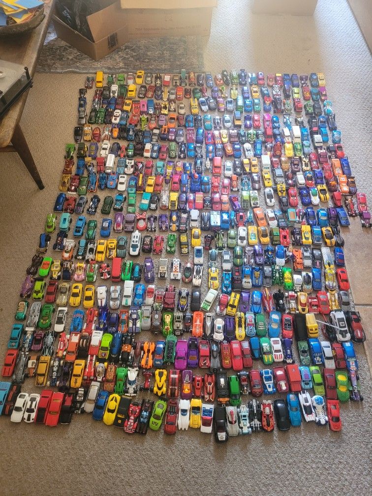 Over 3k Hotwheels 