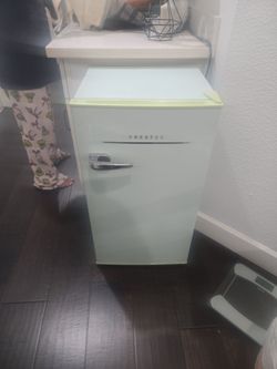 FRESTEC REFRIGERATOR