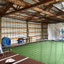 Indoor/outdoor Batting Cage W/ pitching Machine