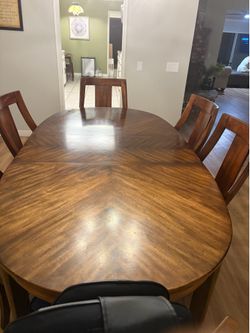Dining Table & Chairs (6)