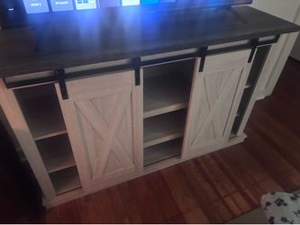 Entertainment center