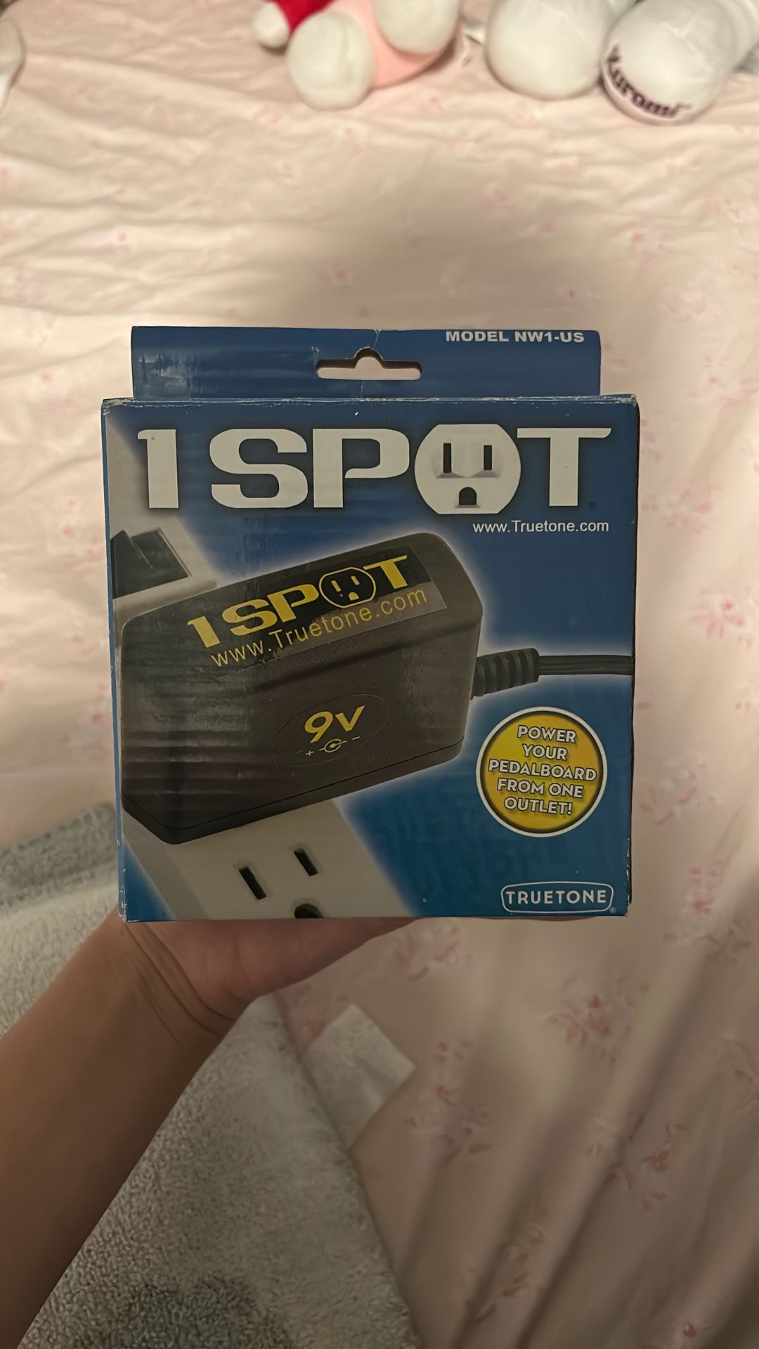 Truetone 1 SPOT Space-Saving 9V DC Adapter