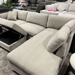 Thomasville Walsen Fabric Sectional With Ottoman 