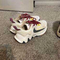 Nike Size 7 Giannis Basketball Shoes