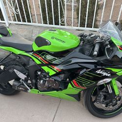 Kawasaki ZX6R 