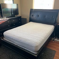 Entire Bedroom Set with Mattres included 