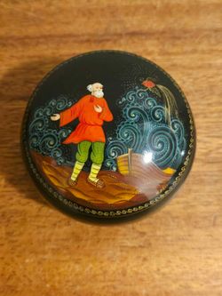 PENDING SALE Vintage Russian Lacquer Trinket/ Pill box Inspired by Fairy tale "The Fisherman and the Fish"