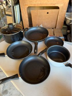 Set of pots and pans $30 obo. Cash only