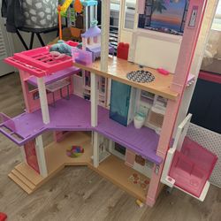 Barbie Dream House 