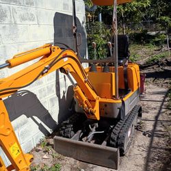 Mini Tractor Crawler 1 Ton Arm With  Bucket Ready For Work