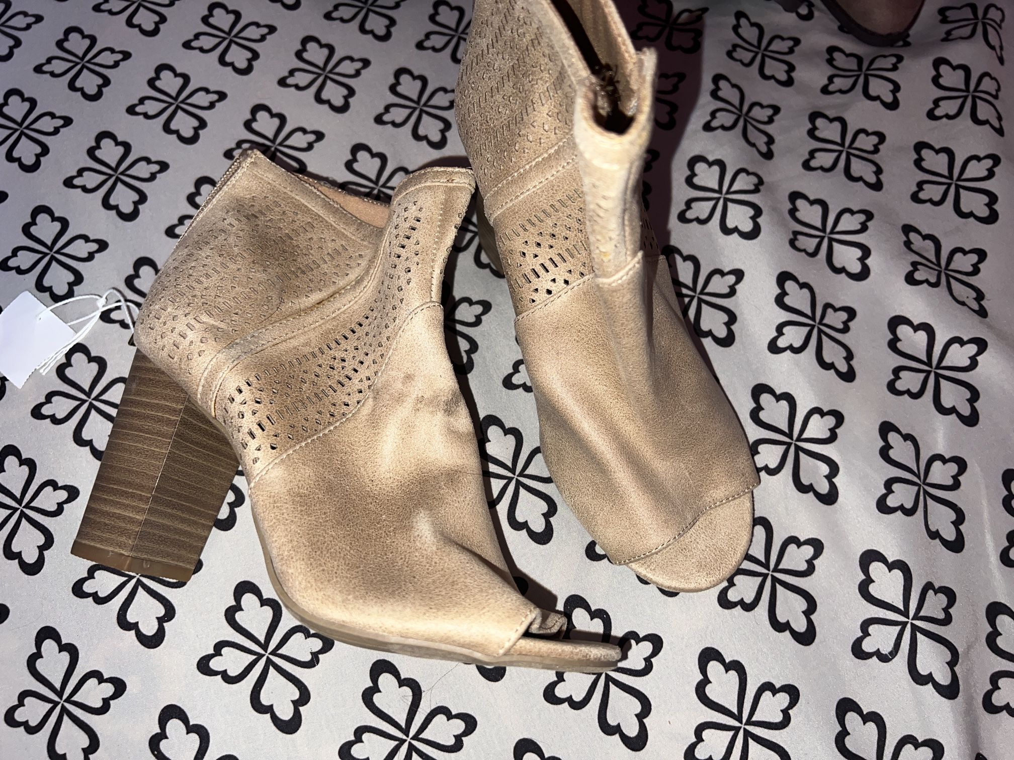 American Eagle Women Heels