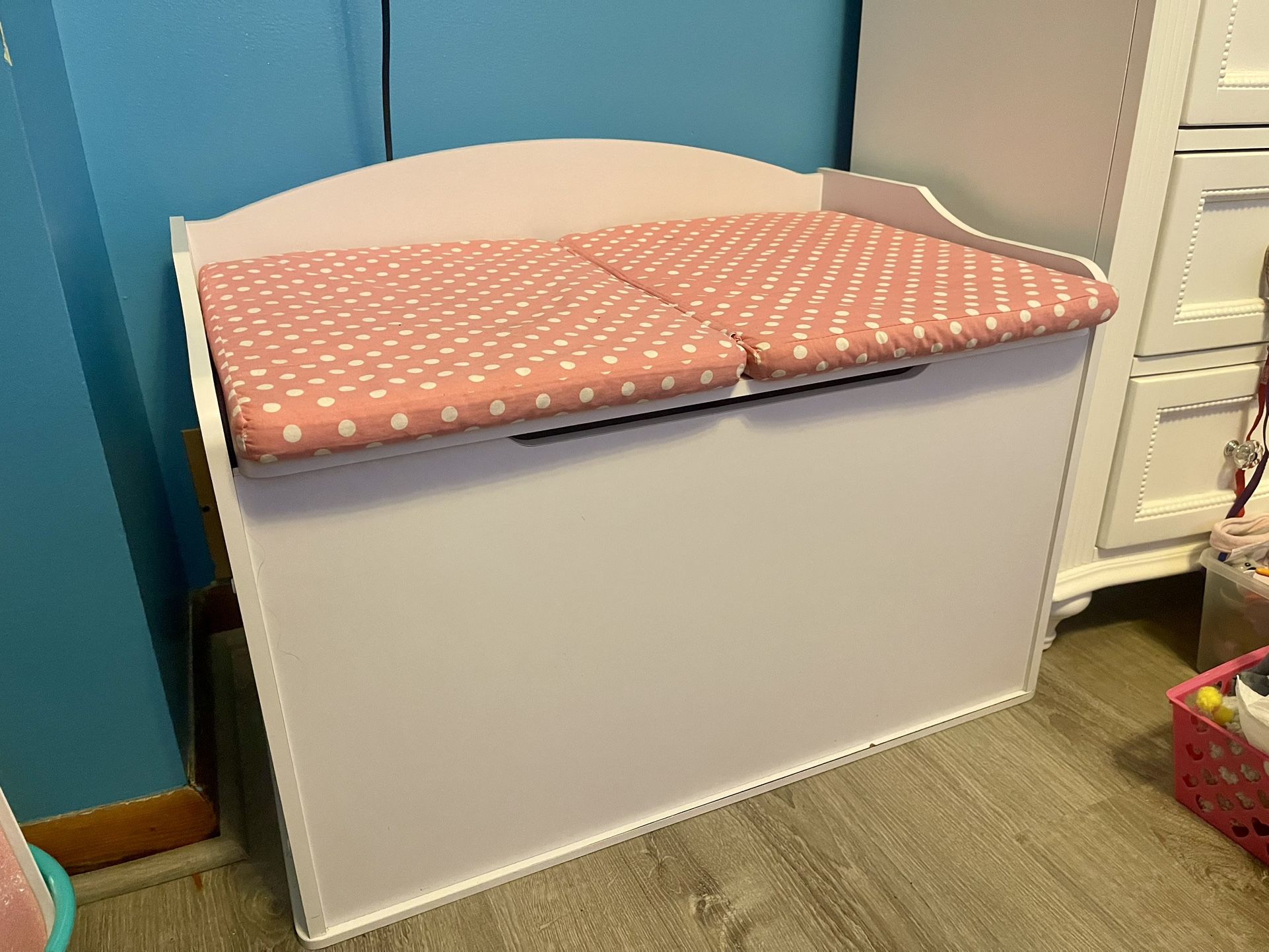 KidKraft Toy Box With Seat Cushion 