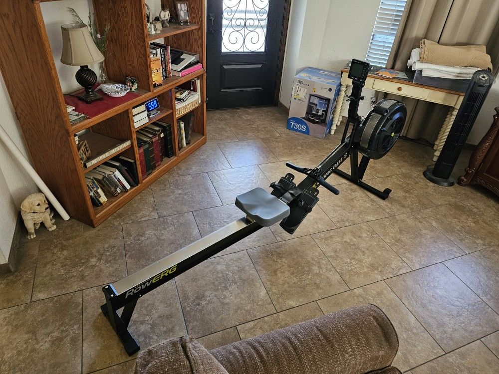 Concept 2 RowErg PM5 with Vinyl Mat