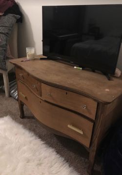 Dresser w/mirror