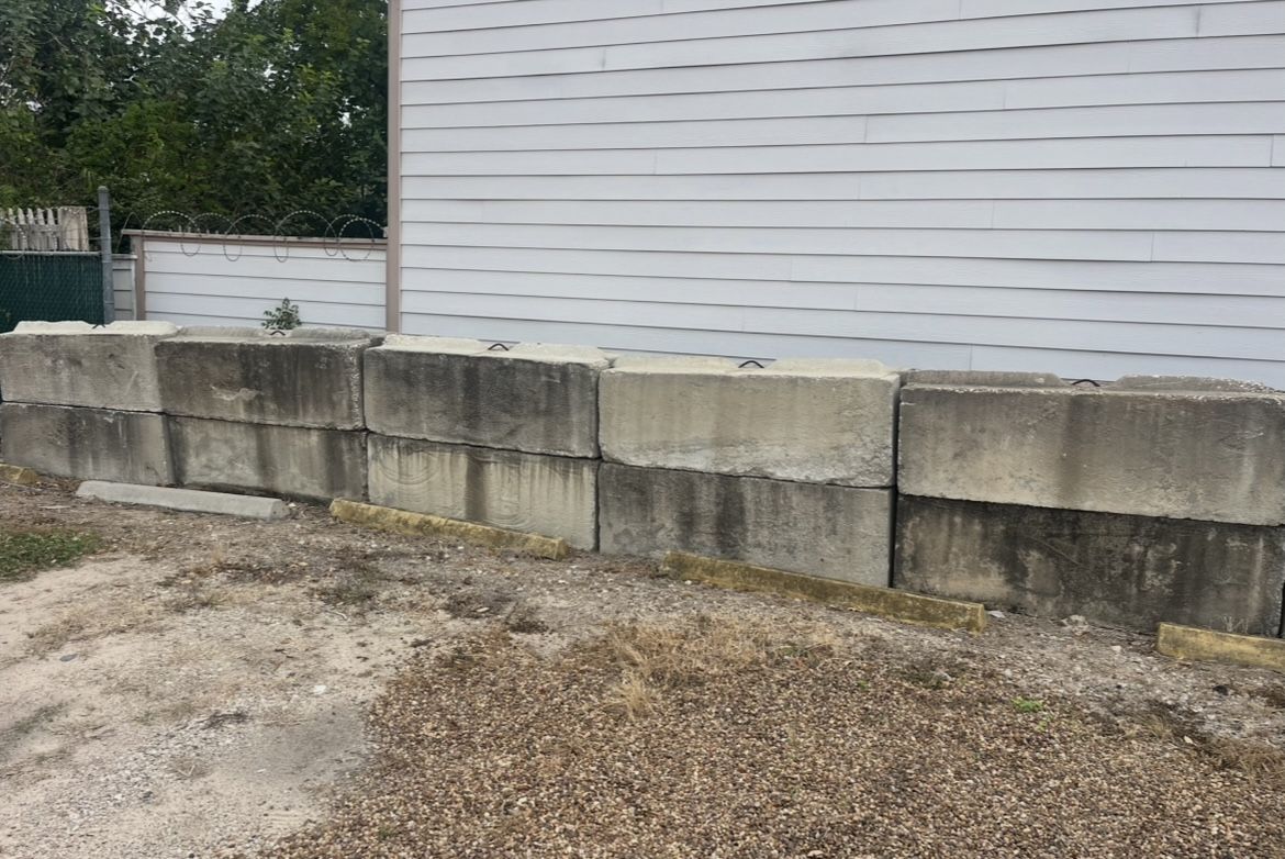 Large Stackable Concrete Blocks for Sale in Houston, TX - OfferUp