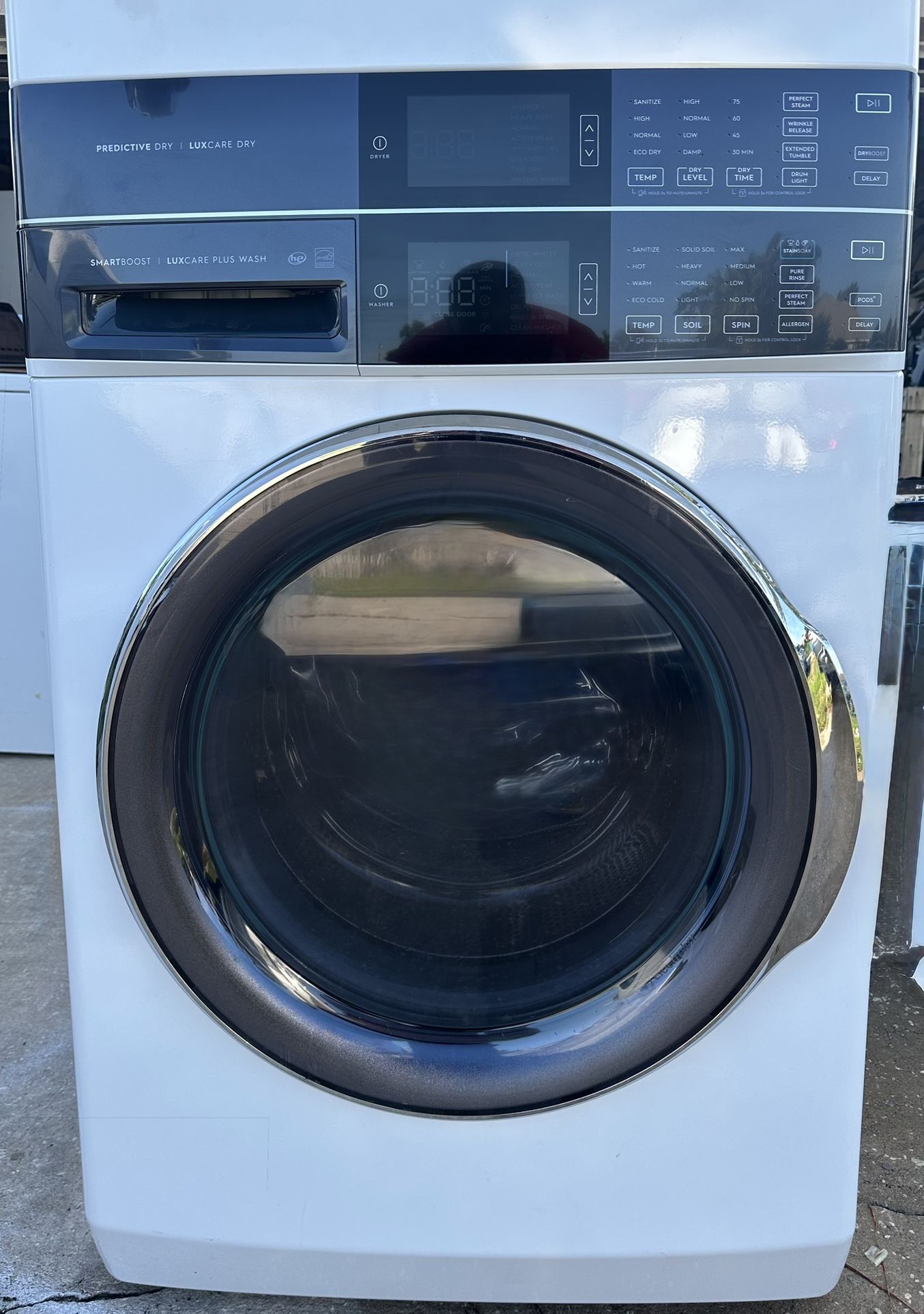 Electrolux Washer/Dryer Laundry Tower