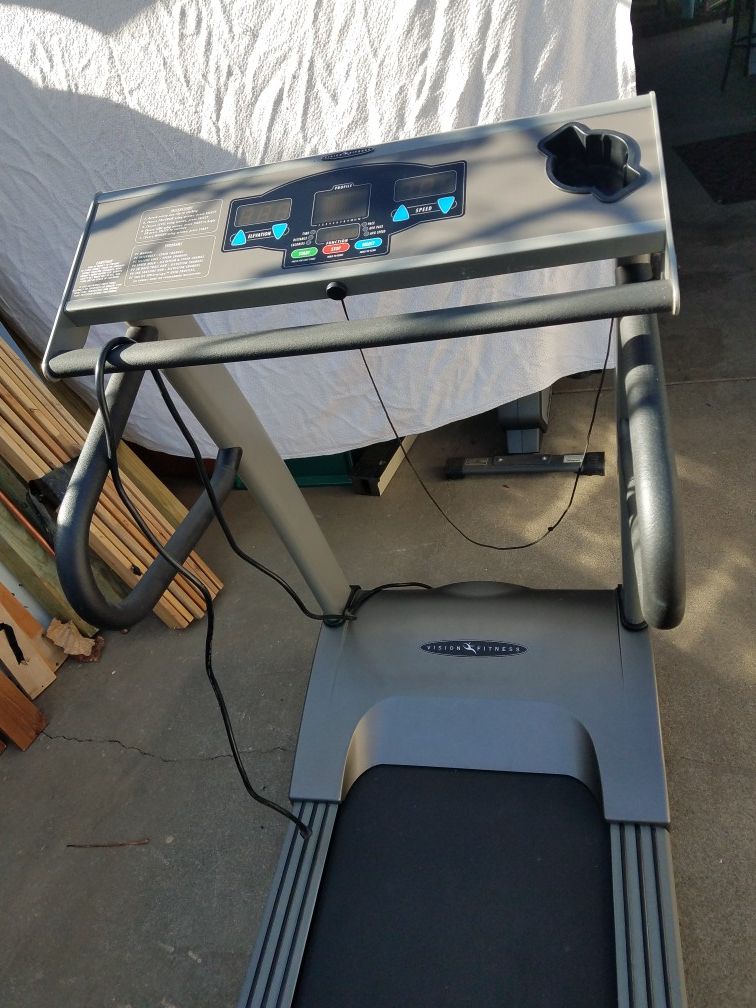 T9300 Treadmill for sale. In excellent condition