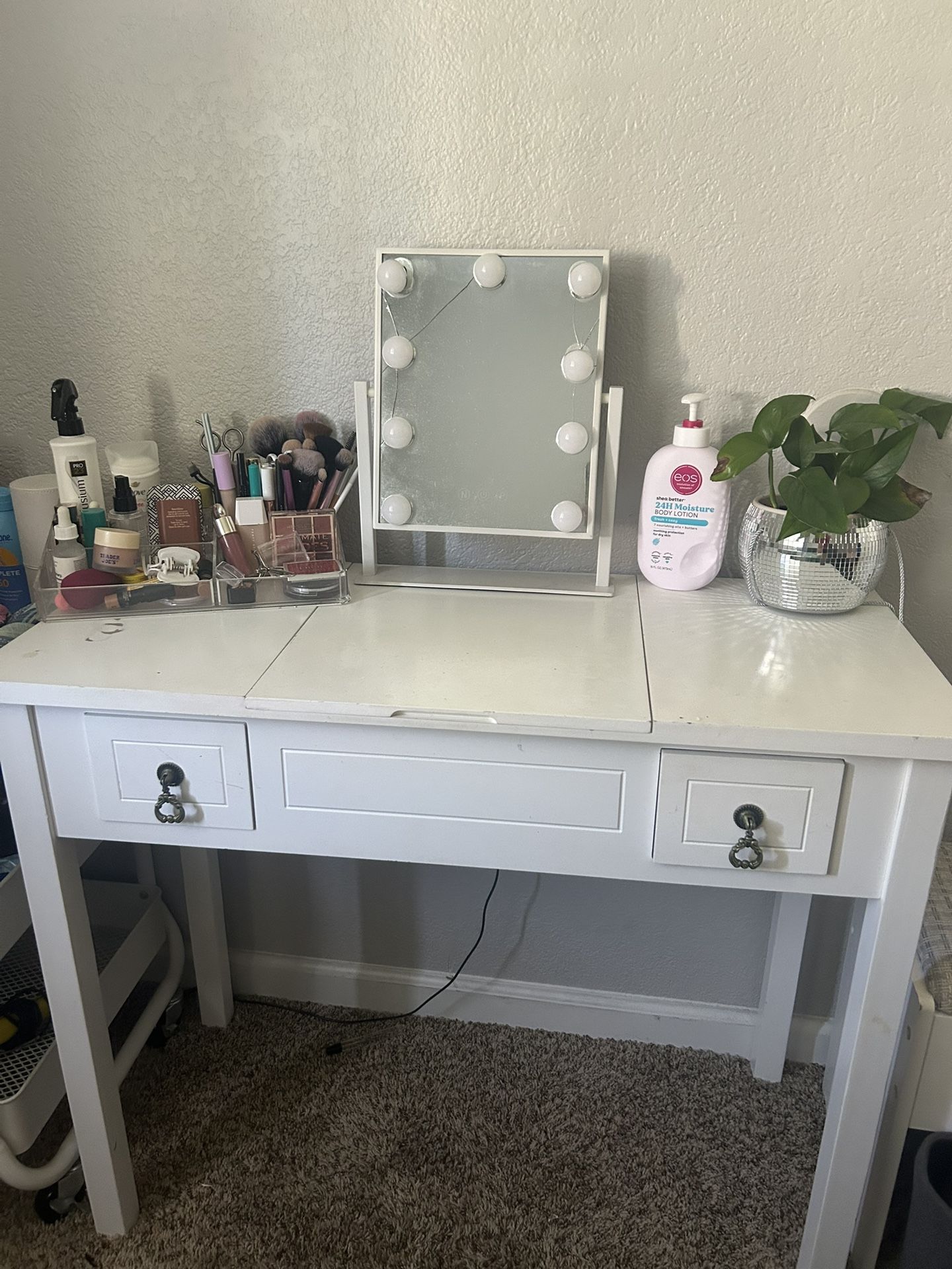 Vanity desk and stool