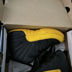 Jordan 12 University Gold