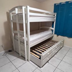 Bunk Beds with Trundle and three drawers ( Three Beds in One)