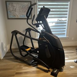 Matrix A50 Elliptical Machine