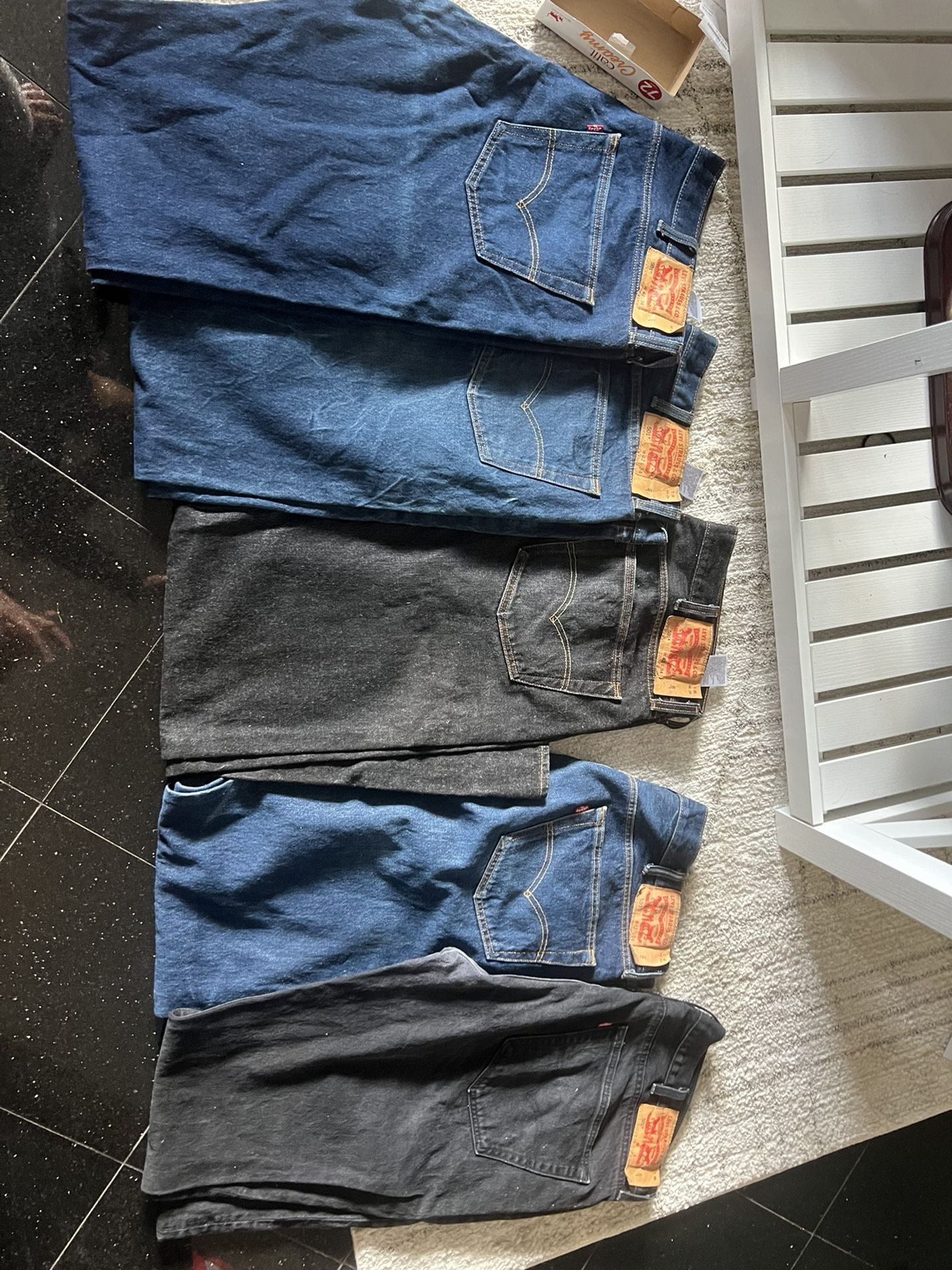 Mens 42x34 Levi’s Jeans. $10 Each/ $10 Cada Pantalon