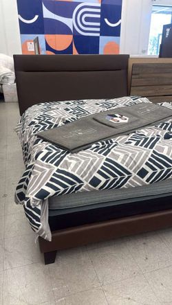ASHLEY QUEEN BED - INSANE DEAL - CLEAROUT ITEM!