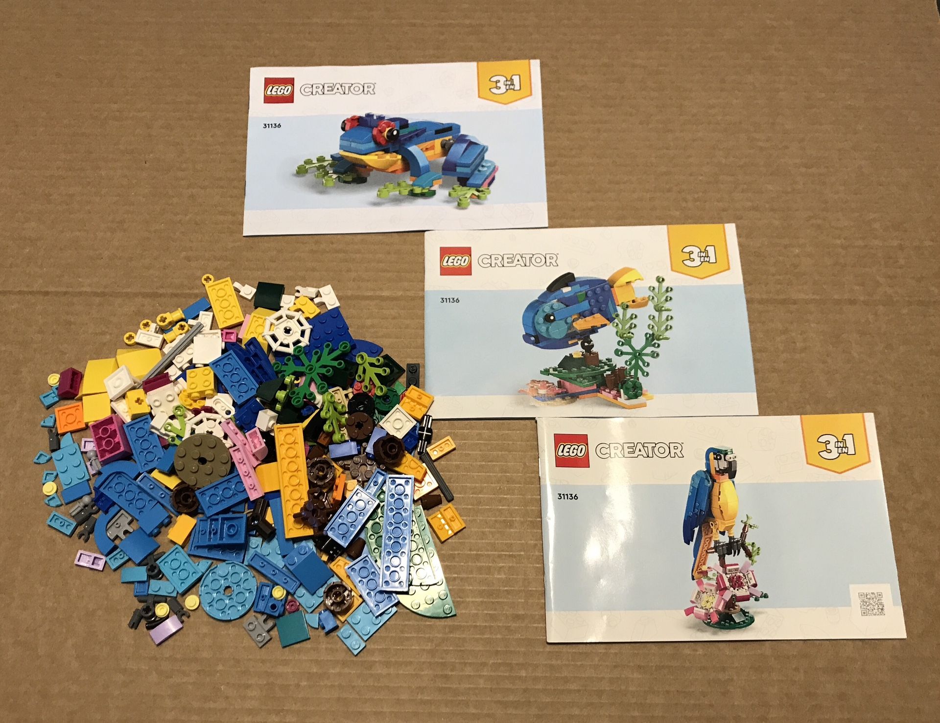 Lego Creator 3in1, #31136, Exotic Parrot, No box, 3 Instruction Manuels, All pieces.
